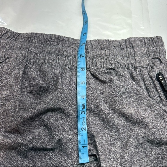 Lululemon Womens Tracker Shorts V4 Heather Gray Size 6 - Picture 10 of 11